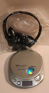 Sony CD Walkman D-F200 ESP MAX argento radio AM FM portatile - Foto 1 di 5