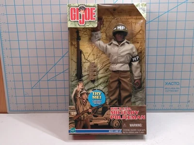 Figura parlante de policía militar GI Joe Segunda Guerra Mundial ETO (afroamericano) Hasbro 1999 Foto 1 de 4