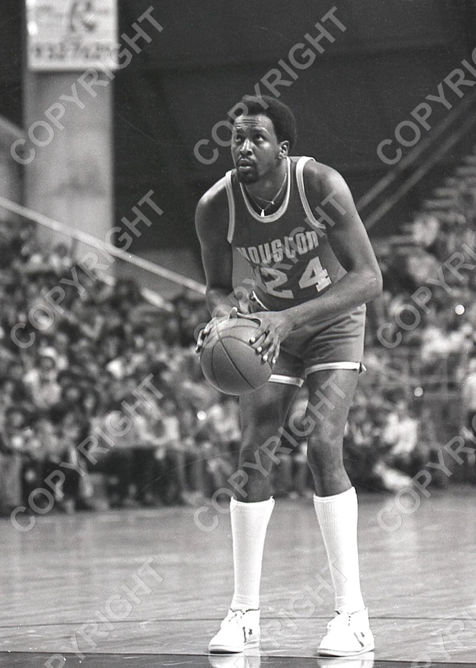 MOSES MALONE - HOUSTON ROCKETS - Vintage  35mm NBA B&W NEGATIVE 2.5hr  * READ - Image 1 of 1