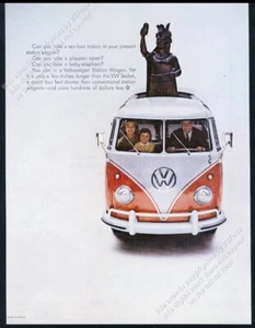 VW Bus 1960 foto con tienda de cigarros madera indio 13x10 Volkswagen anuncio impreso de colección - Imagen 1 de 7