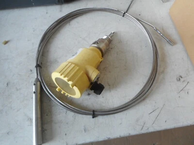 VEGA -- GUIDED MICROWAVE LEVEL SENSOR VEGAFLEX -- FX61 -- 4..20mA HART  - Image 1 of 4