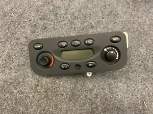 01 02 03 04 05 Saturn L200 Temperature Climate Control Dash A/C Heater 22696058 - Picture 1 of 8