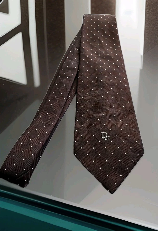 Corbata de seda poliéster punteada marrón christian dior de colección para hombre oficina, trabajo, estilo Foto 1 de 4