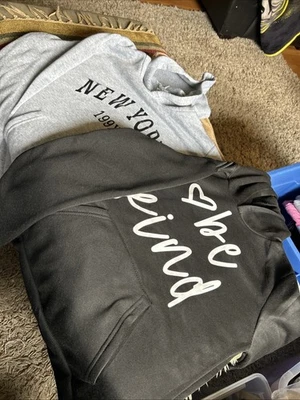 2 - Sudaderas con capucha negras y grises como nuevas para niñas talla L (10/12) ¡Envío gratuito rápido! Foto 1 de 4