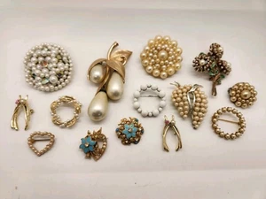 Vintage Konvolut 14 gold/silberfarbene Broschen mit Kunstperlen teils gemarkt - Bild 1 von 20