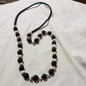 Necklace in black wood gold tone & white shell chips - Picture 1 of 2