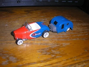 NICE Maisto Design 1/64 Tow & Go 1932 Ford Roadster & Traveler Trailer Free SHIP - Picture 1 of 4