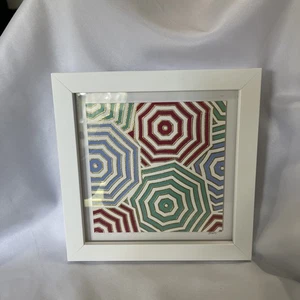 Bild von Britt Ford mit geometrischen Formen aus thermografischer Kunst.  - Bild 1 von 5