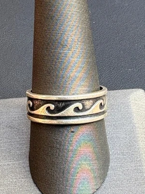 VINTAGE MEN'S 925 STERLING SILVER OCEAN WAVES DESIGN BAND RING SIZE 9.5 - Image 1 of 4