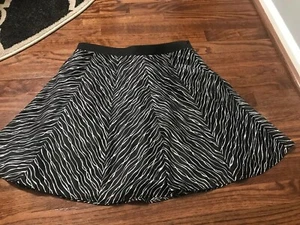The Limited A gefütterter schwarz/weißer Rock Medium neu mit Etikett - Bild 1 von 5