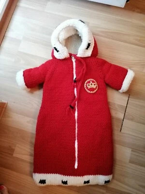 El saco de dormir Royal para recién nacido está completamente hecho a mano. Foto 1 de 4