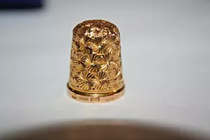 More details for antique 15ct gold thimble 7.4 grams in thimble case size 17