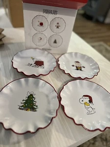New, Williams Sonoma Peanuts Holiday Stoneware Salad Plates Set Of 4, Diam7.5” - Picture 1 of 12