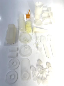 Tupperware Vintage (40 Piezas) Paquete Mixto Aleatorio Lote Tazas, Tapas, Balancines Cucharas - Imagen 1 de 10