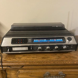 Testato! GE General Electric SC 22OOB Eight 8 LETTORE TRACCE Radio AM/FM LEGGI - Foto 1 di 22