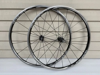 Juego de ruedas cubierta Shimano Dura-Ace WH-9000 C24. 10-11 velocidades. 1380g. Foto 1 de 4