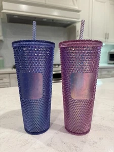 JUEGO DE 2 Vasos Venti Tachonados Disneyland Starbucks Metálicos Rosa Púrpura Disney - Imagen 1 de 6