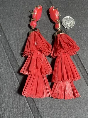 Pendientes KENDRA SCOTT DENISE Madreperla Roja y Niveles de Rafia Extraíbles Foto 1 de 4