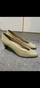 stuart weitzman russell bromley shoes Size 6 - Picture 1 of 8