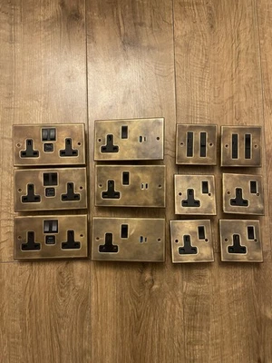 Meljac Switched Sockets - Image 1 of 4