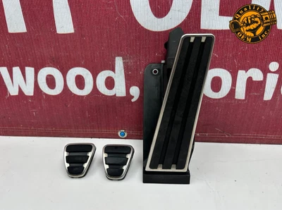 2005-2012 PORSCHE CAYMAN BOXSTER 911 MANUAL TRANS ACCELERATION GAS PEDAL W/ PADS - Image 1 of 4