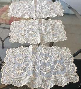 Vintage Embroidered Doilies Set Of 3 Beige Sheer  Floral Scalloped Nice - Picture 1 of 11