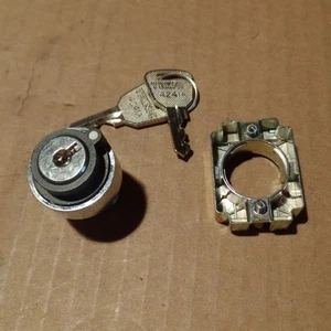IPS PARTS 3 POSITION KEYSWITCH IP-54049, IP54049, KEY-455, 4241, 6889174, NIB - Picture 1 of 10