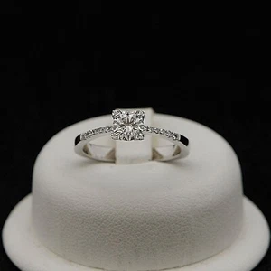 Solitario Love de Oro Blanco 18KT 750 Brillantes 0.65CT Naturales Certificado - Imagen 1 de 5