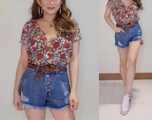 Floral Backless top paired with denim shorts - Picture 1 of 3