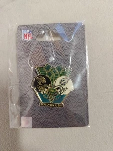 Pin's Jacksonville Jaguars VS Tennessee Titans journée de match 11/09/2011 - Photo 1/2