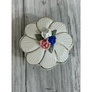 Caja de baratijas de flores de porcelana vintage con adornos de oro de 22 quilates - Imagen 1 de 9