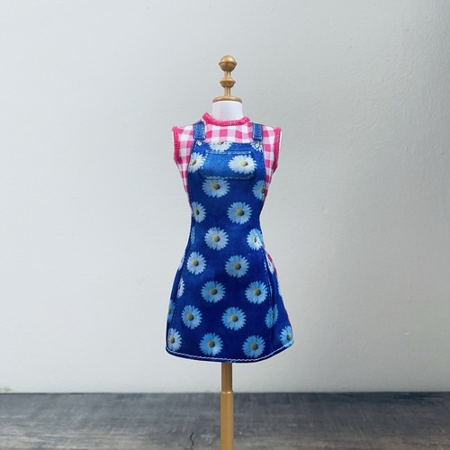 VETEMENTS Barbie bambola 1 pezzo vestito mercato contadini margherite e ricambio rosa a scacchi