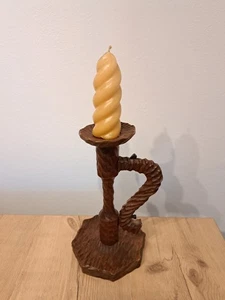 Handgeschnitzter Holz Kerzenhalter mit Griff & Kerze – Höhe 27 cm - Bild 1 von 14