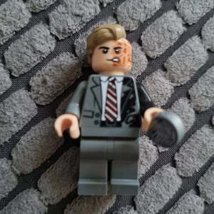 Lego Two-Face Minifigure from set 76303 Batman The Dark Knight Tumbler - Picture 1 of 1