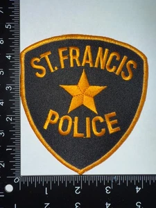 St Francis Wisconsin WI Police Shoulder Patch Obsolete Collectible - Picture 1 of 2