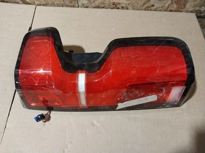 Luz trasera derecha pasajero Chevrolet Silverado 2500 2024 3080605 Foto 1 de 3