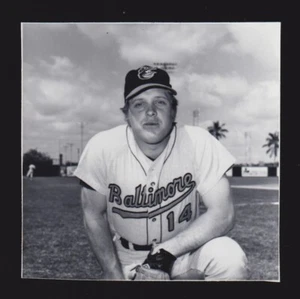 1972 Merv Rettenmund ORIOLES FOTO ISTANTANEA ORIGINALE NON FIRMATA 3x3 #10 - Foto 1 di 1