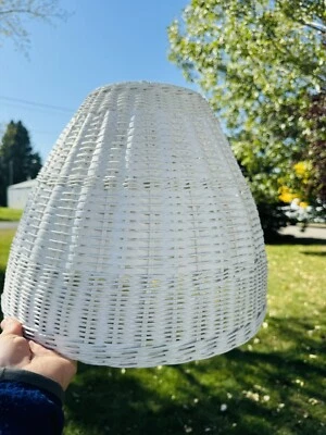 Pantalla de lámpara de mimbre blanca vintage grande MCM pantalla de luz de ratán 14x15x6 Foto 1 de 4