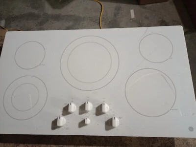 Cooktop elétrico radiante GE 36" PARA PEÇAS ou REPARO JP3536TJ2WW / JP3036TLWW - Imagem 1 de 4