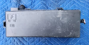14 15 16 17 Maserati Quattroporte S maletero trasero OEM caja de conexiones de fusibles bloque NOTAS - Imagen 1 de 10