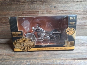 #36939 Harley Davidson 2003 Fat Boy Die Cast 1:18 nuevo stock antiguo campeones de carreras - Imagen 1 de 7