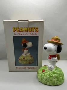 Snoopy Beagle Scout Musical Music Box Willitts Peanuts Climb Every Mountain Vtg - Foto 1 di 17