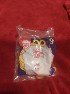 MCDONALDS HAPPY MEAL TOY / LION FROM DISNEY'S ANIMAL KINGDOM - Picture 1 of 2