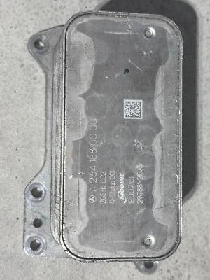 Enfriador de aceite de motor genuino Mercedes-Benz C300, C63 2641880400 Foto 1 de 4