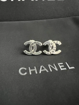 Pendientes CHANEL Plata Logo CC Auténticos Joyería Estado Regalo De Japón  Foto 1 de 4