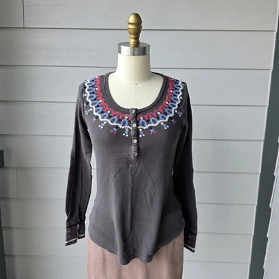 Top Henley térmico bordado Lucky Brand para mujer XS manga larga boho occidental  Foto 1 de 4