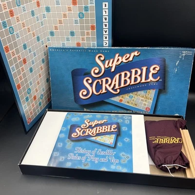 Juego de mesa Super Scrabble 2004 Hasbro 200 azulejos con letras de madera 100 % completo Foto 1 de 4
