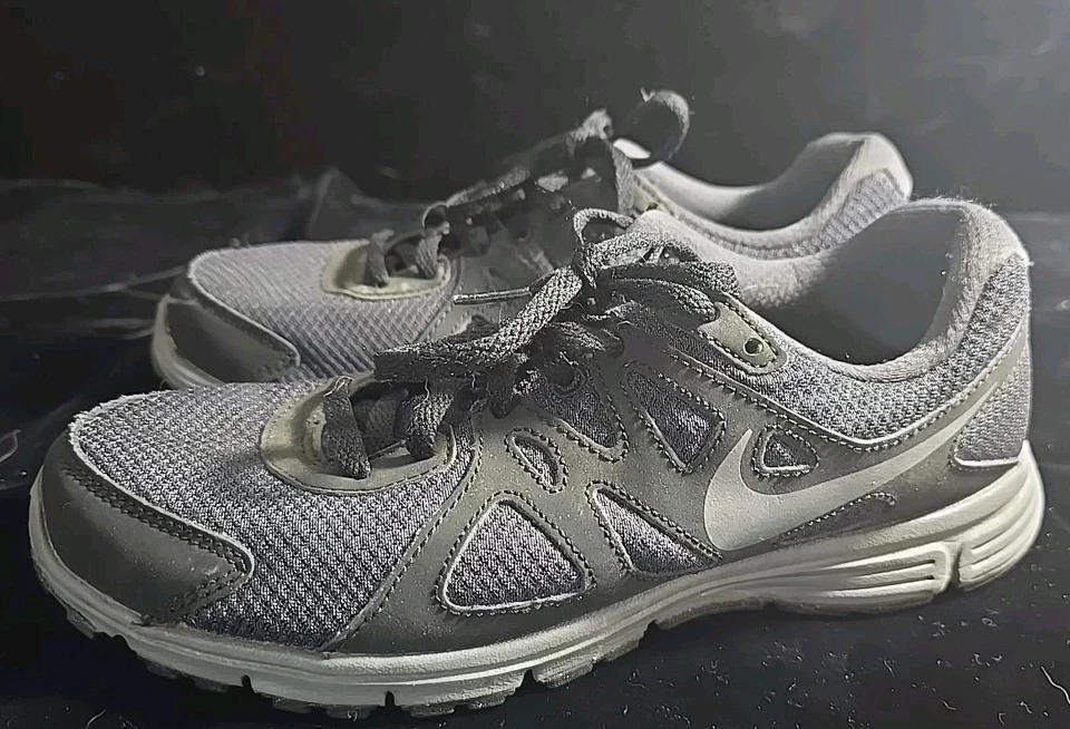 Кроссовки беговые Nike Revolution 2 черные молодежный размер 6,5 Nike - Изображение 1 из 1