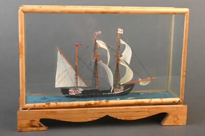 Segelschiff Modell im Vitrinenglas - Bild 1 von 2
