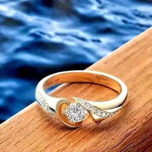 Round Cut Simulated Diamond Pretty Wedding Band Ring In 14k Yellow Gold Plated - Picture 1 of 5
